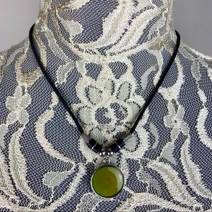 🌈  Color-Changing Mood Necklace 🌈